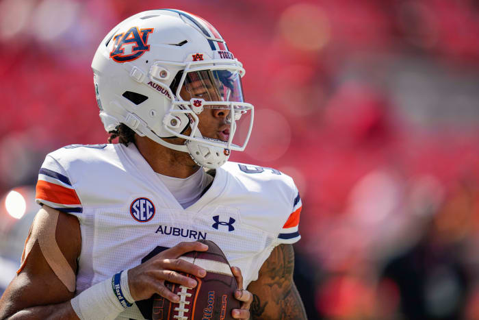 Robby Ashford pregame before Auburn vs Georgia.
